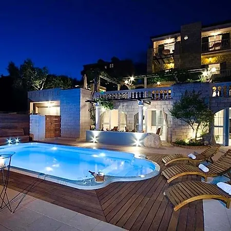 Апарт-готель Bougenvilia Tomas 3*