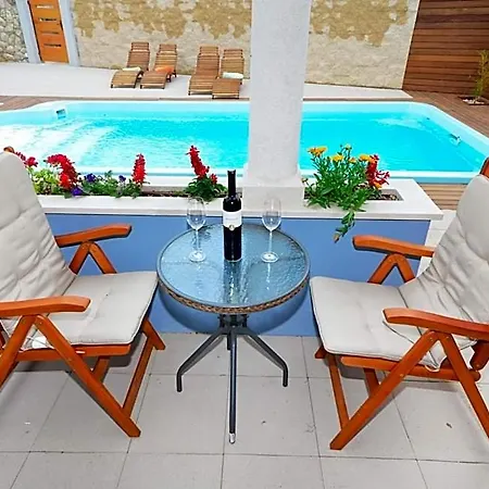 Ξενοδοχείο Bougenvilia Tomas 3*